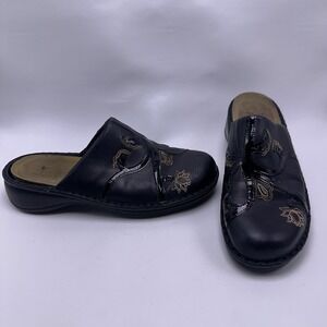 Naot Magnolia Clog Size 42 US 11 Black Leather Embroidered Floral Slip On Mules